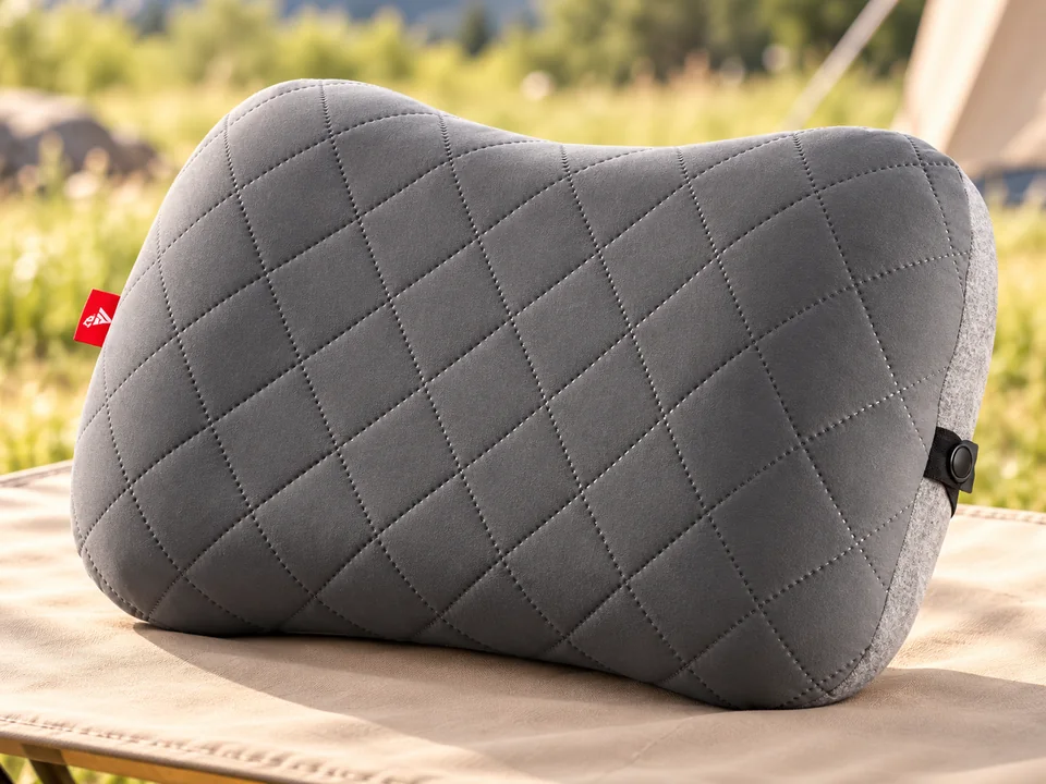 HIKENTURE — oreiller gonflable matelassé — Détail de l’oreiller seul, sans badge ni pochette.