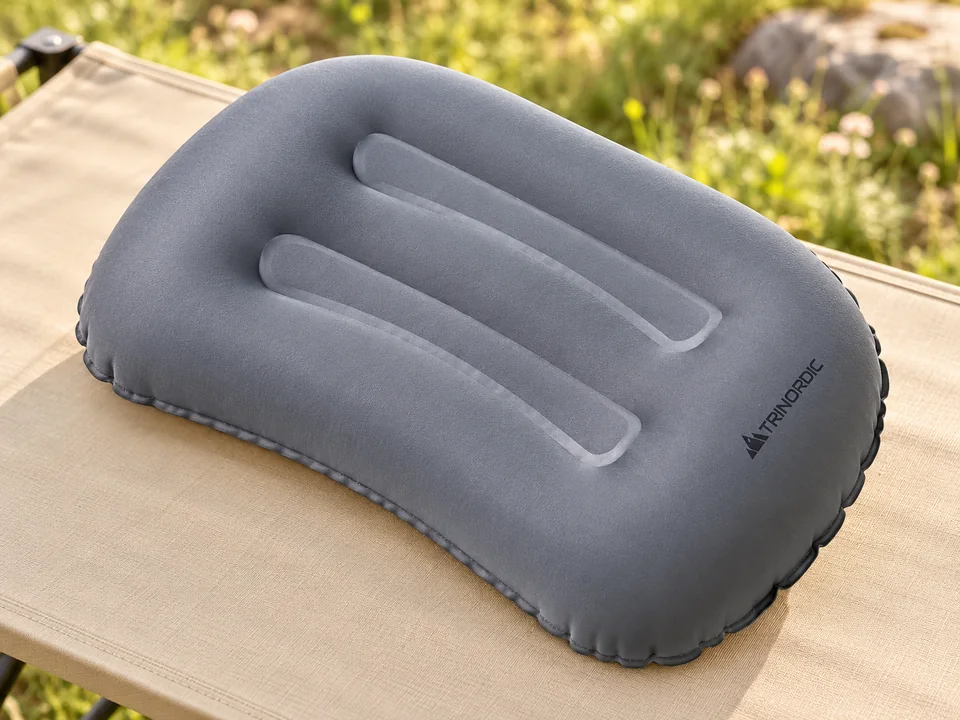 Trinordic — oreiller gonflable à rainures — Détail d’un oreiller seul, sans main ni sac de la source.